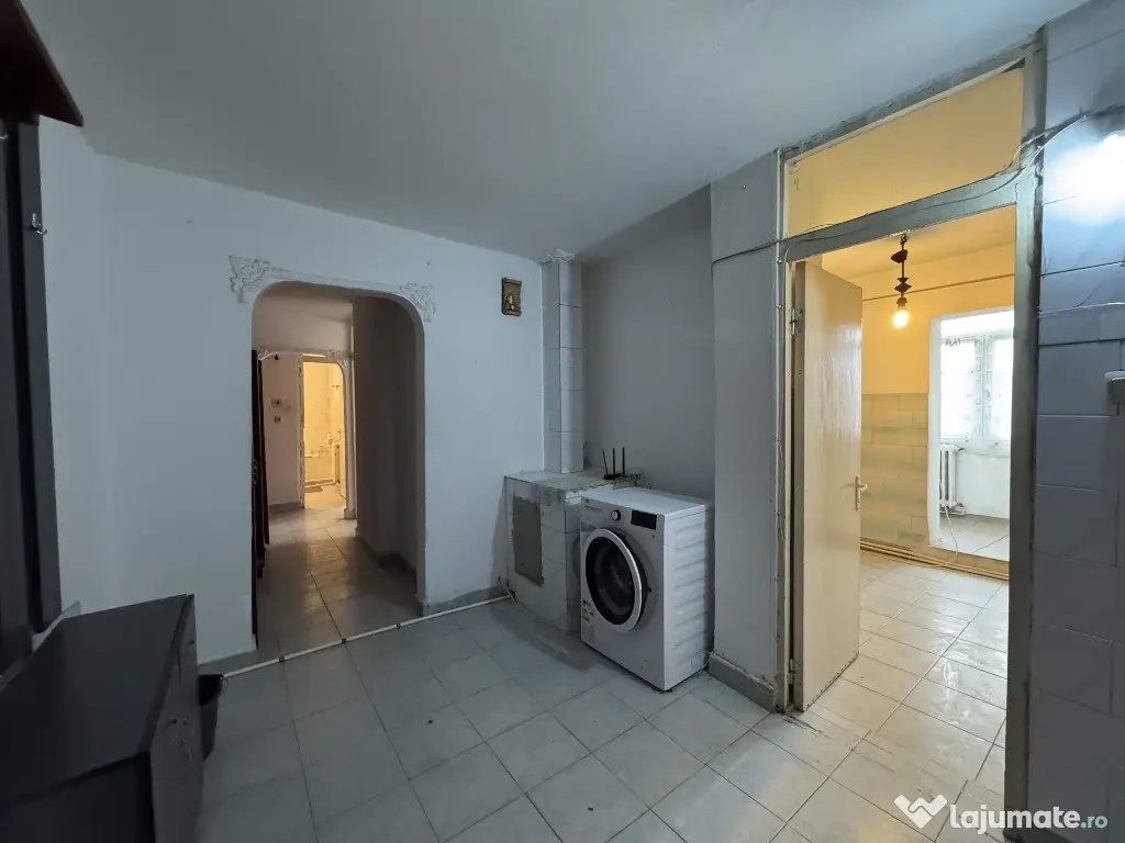 3 cam, 74 mp. decomandat, fara imbunatatiri, et.4, acoperis, Cuza Voda 