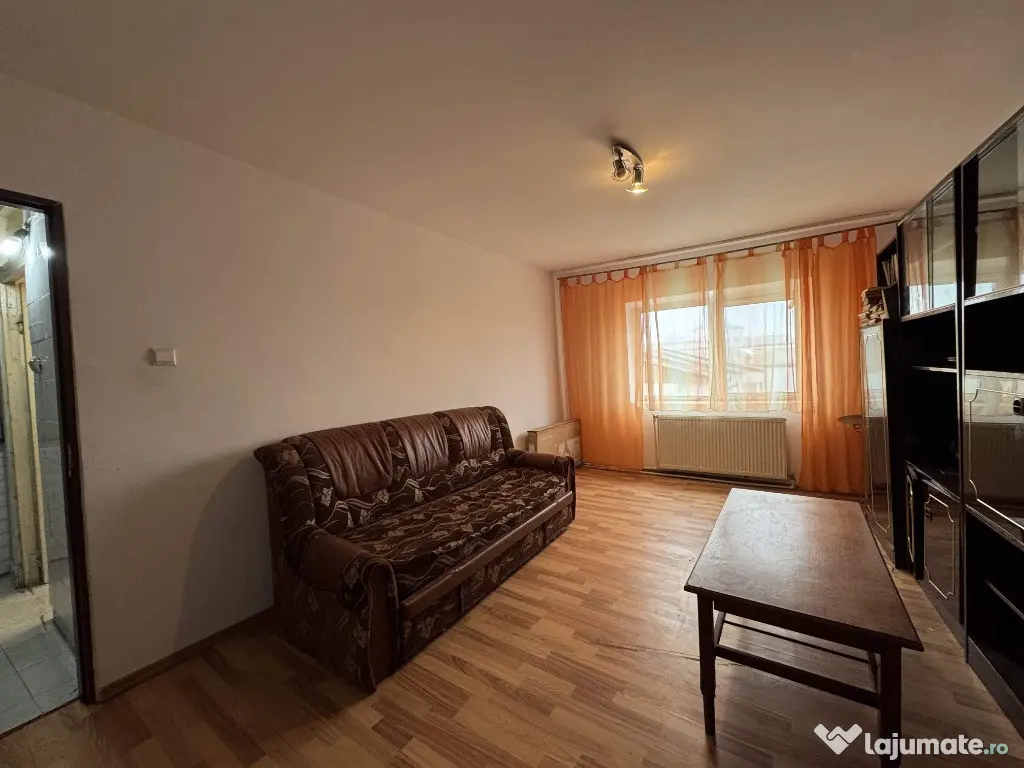 3 cam, 74 mp. decomandat, fara imbunatatiri, et.4, acoperis, Cuza Voda 