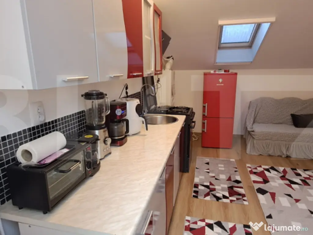 Apartament la mansarda, cu 3 camere, 60 de mp, in zona Teilo