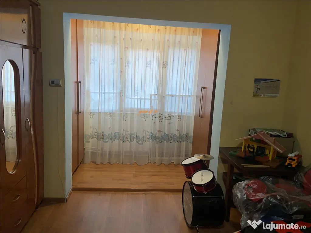 Apartament 2 camere ,56 mp, zona Longinescu , decomandat, im 