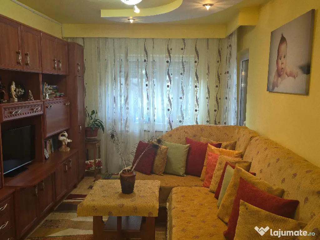 Vand apartament de 4 camere decomandat in Deva, etaj 2, zona Bejan, 