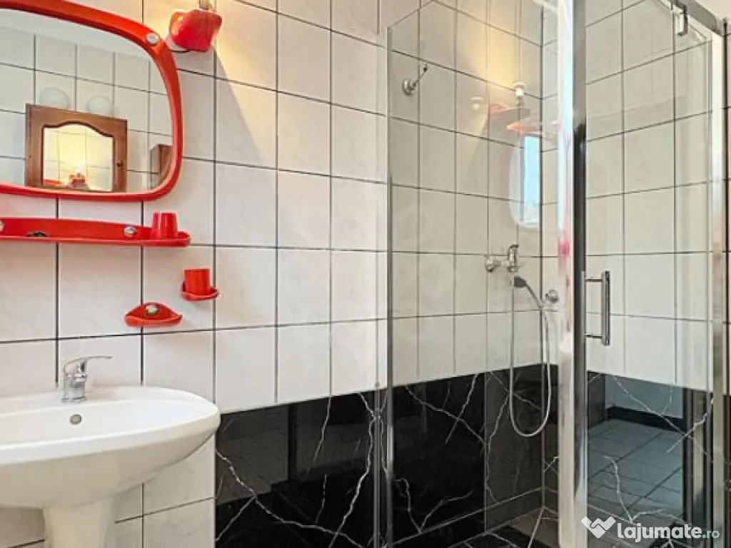 Apartament cu 3 camere de inchiriat pe strada Republicii, Or