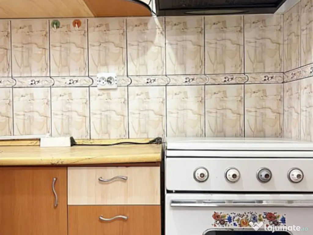 Apartament cu 3 camere de inchiriat pe strada Republicii, Or