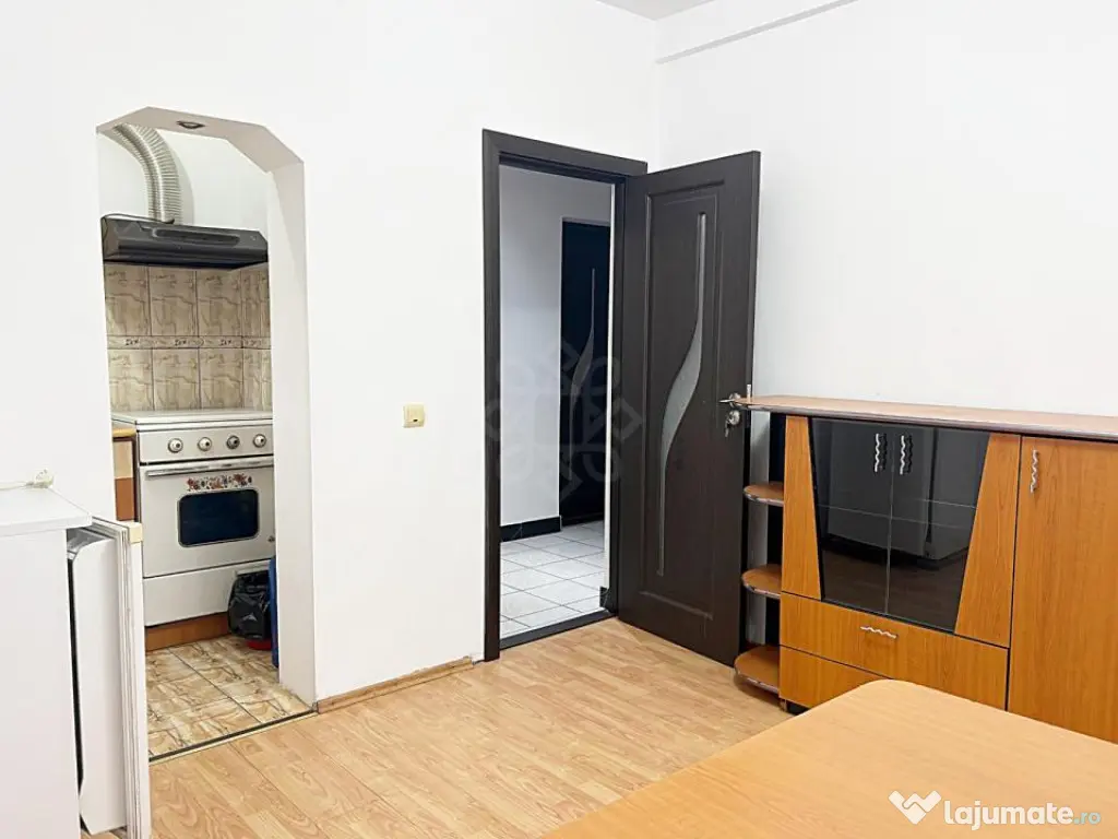 Apartament cu 3 camere de inchiriat pe strada Republicii, Or