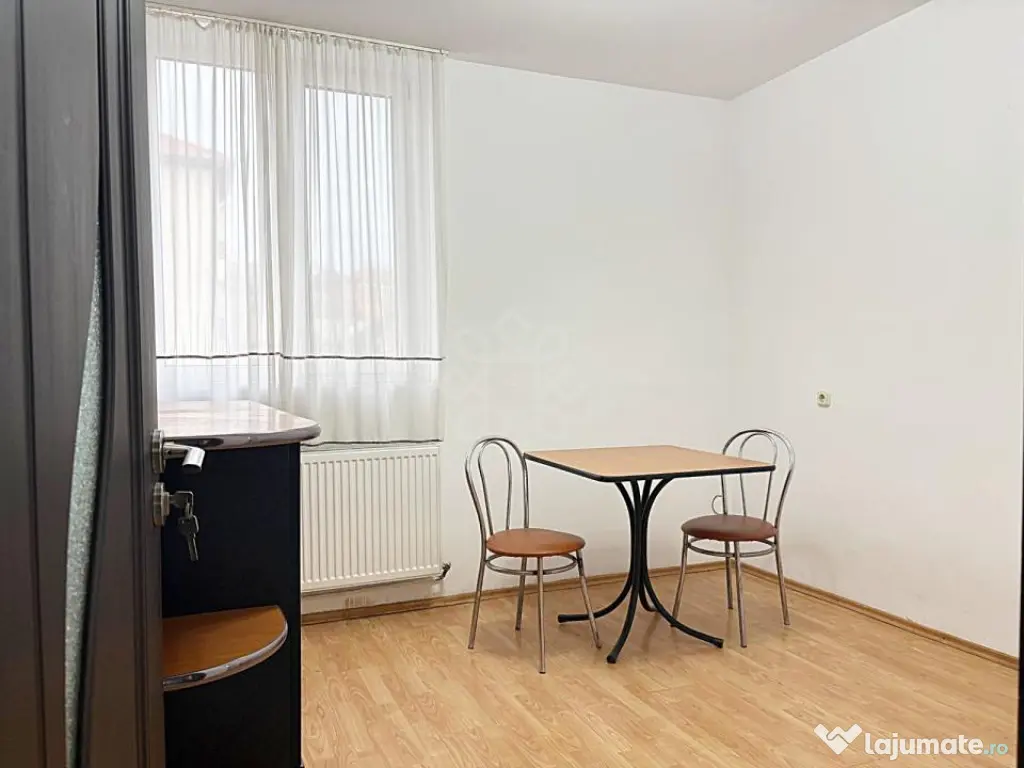 Apartament cu 3 camere de inchiriat pe strada Republicii, Or