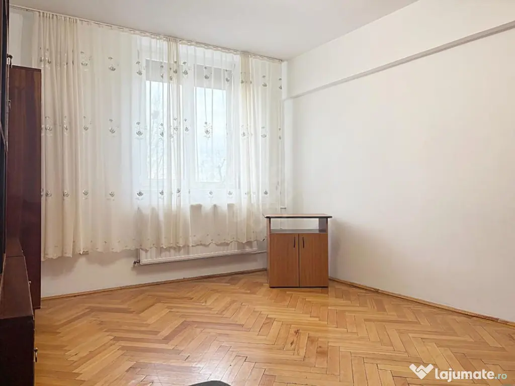 Apartament cu 3 camere de inchiriat pe strada Republicii, Or