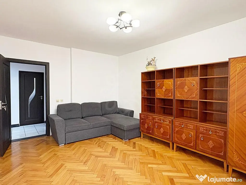 Apartament cu 3 camere de inchiriat pe strada Republicii, Or