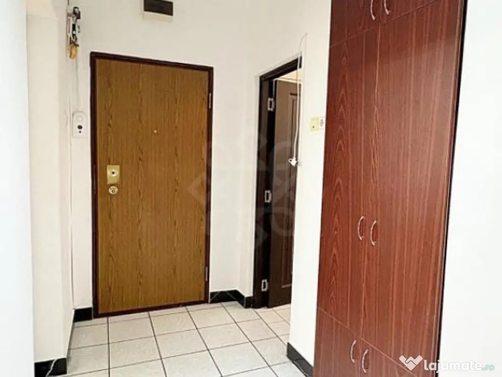 Apartament cu 3 camere de inchiriat pe strada Republicii, Or