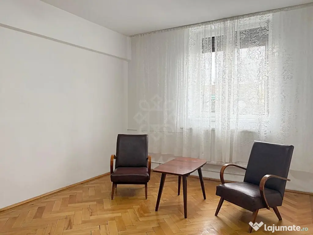 Apartament cu 3 camere de inchiriat pe strada Republicii, Or