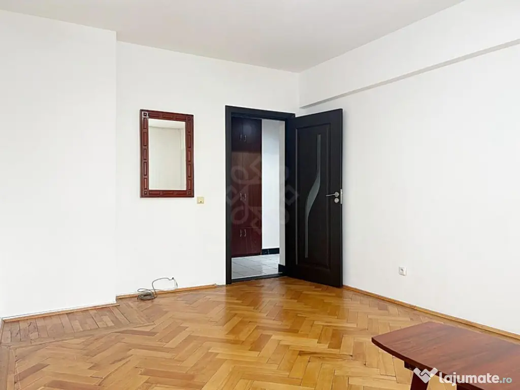 Apartament cu 3 camere de inchiriat pe strada Republicii, Or