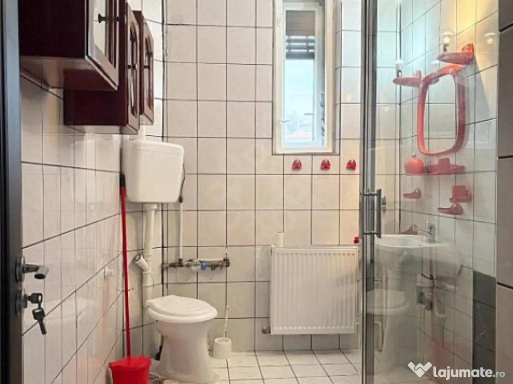 Apartament cu 3 camere de inchiriat pe strada Republicii, Or