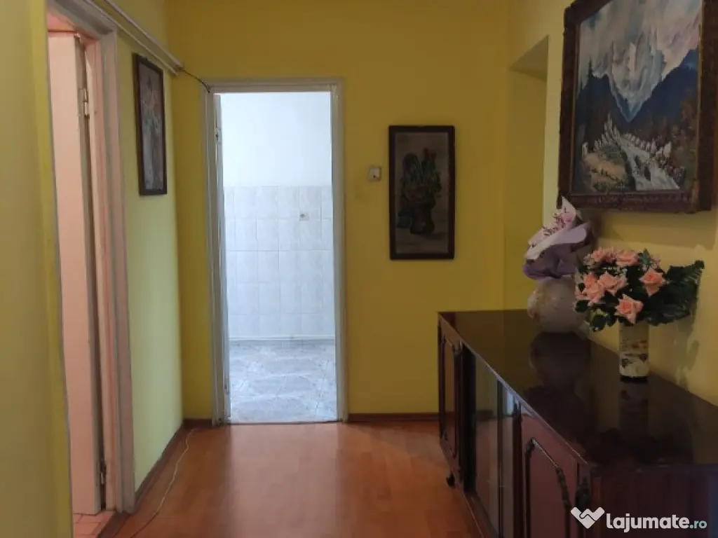 Apartament 4 camere confort 1 zona Garii , Liber