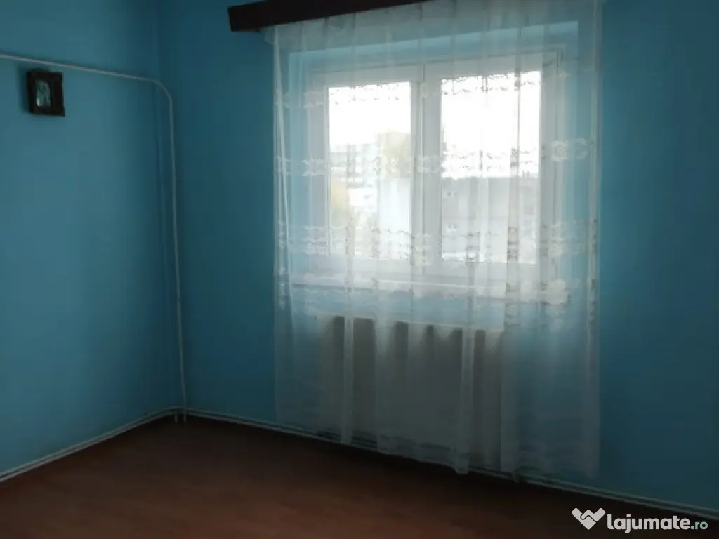 Apartament 4 camere confort 1 zona Garii , Liber