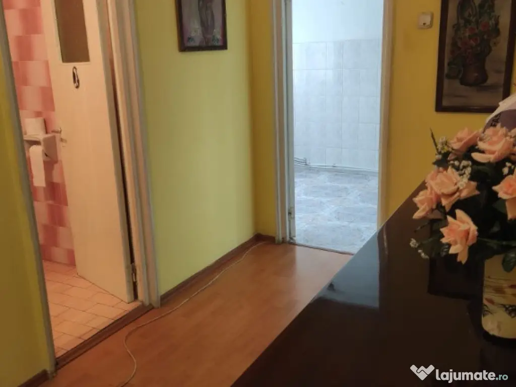 Apartament 4 camere confort 1 zona Garii , Liber