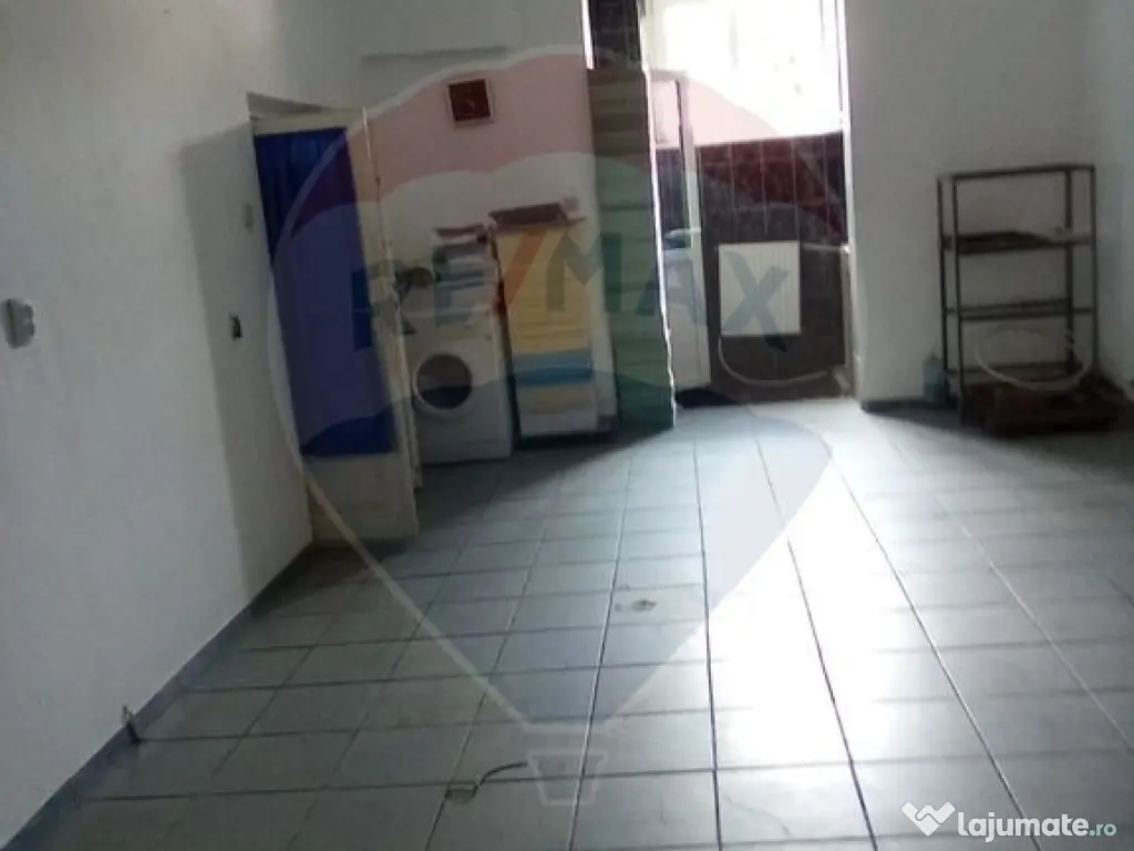 De închiriat – Parter vilă pretabil depozitare / logi...