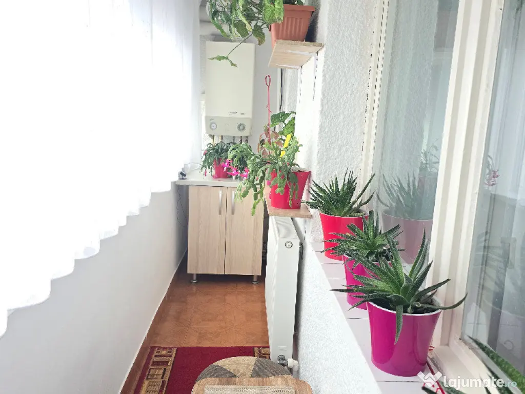 Inchiriez apartament 3 camere decomandat in Deva, zona I, Maniu 