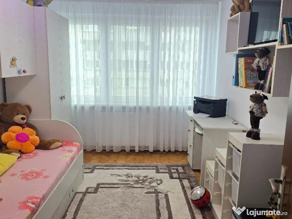 Inchiriez apartament 3 camere decomandat in Deva, zona I, Maniu 