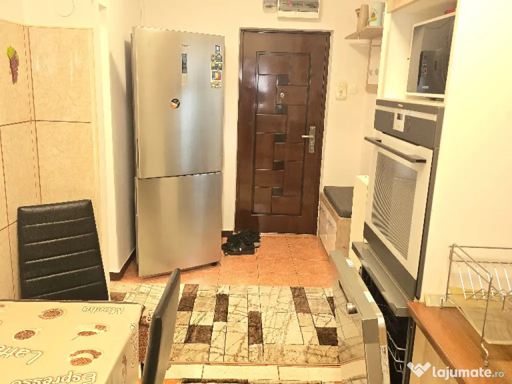 Inchiriez apartament 3 camere decomandat in Deva, zona I, Maniu 