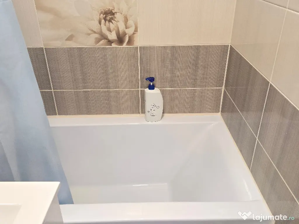 Inchiriez apartament 3 camere decomandat in Deva, zona I, Maniu 