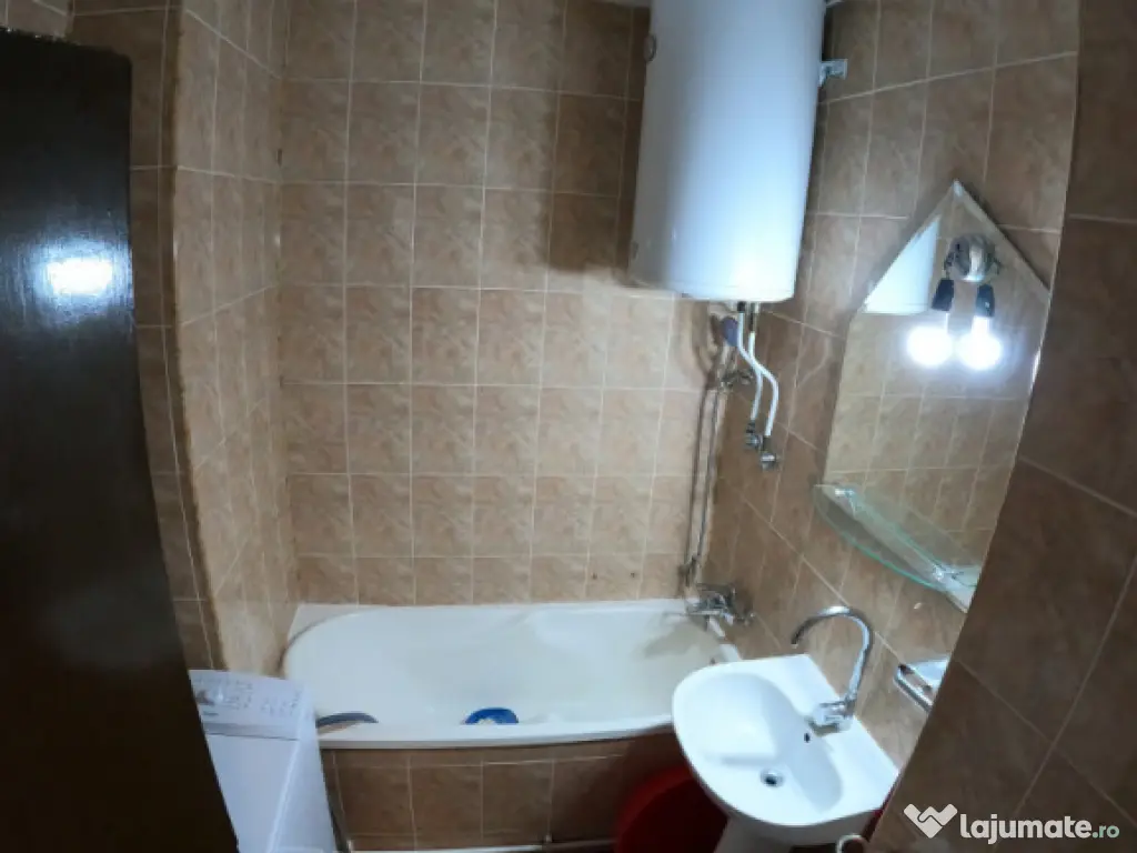 Oportunitate Unică în Centrul Orașului: APARTAMENT CU 3 C