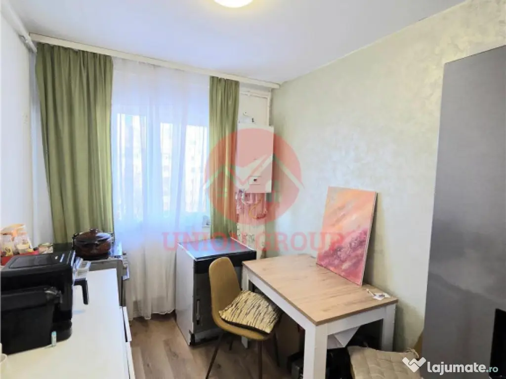 Apartament 3 Camere, Semidecomandat, Zona Dacia