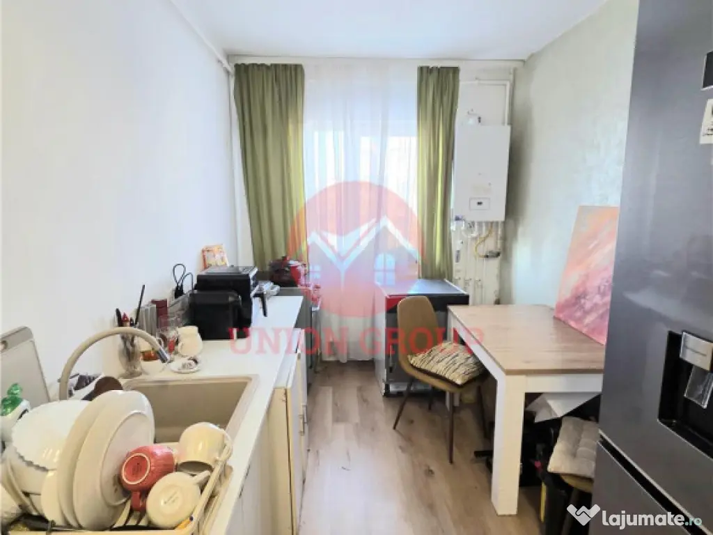 Apartament 3 Camere, Semidecomandat, Zona Dacia