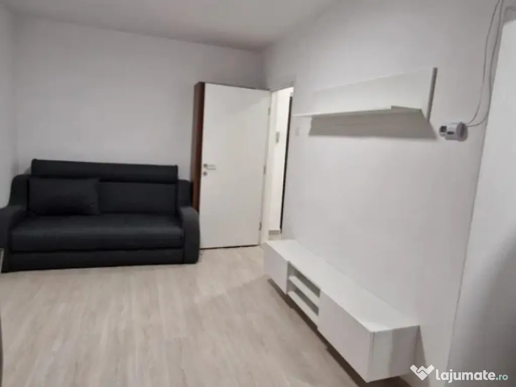 Garsoniera decomandat - zona Noua 