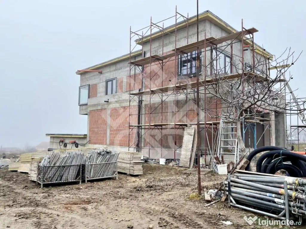 Casa spatioasa de vanzare cu teren 1146 mp, zona Colinelor 
