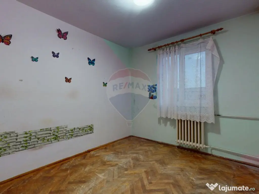 Apartament 3 camere de vânzare, necesită renovare, Săcele 