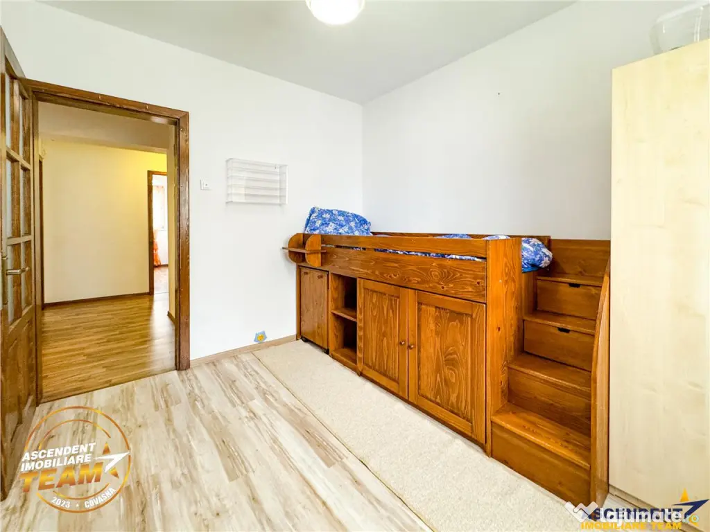 FILM!Decomandat,2bai,2balcoane,etaj1, parcare in curte,mobil