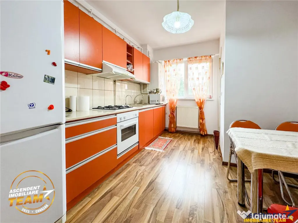 FILM!Decomandat,2bai,2balcoane,etaj1, parcare in curte,mobil