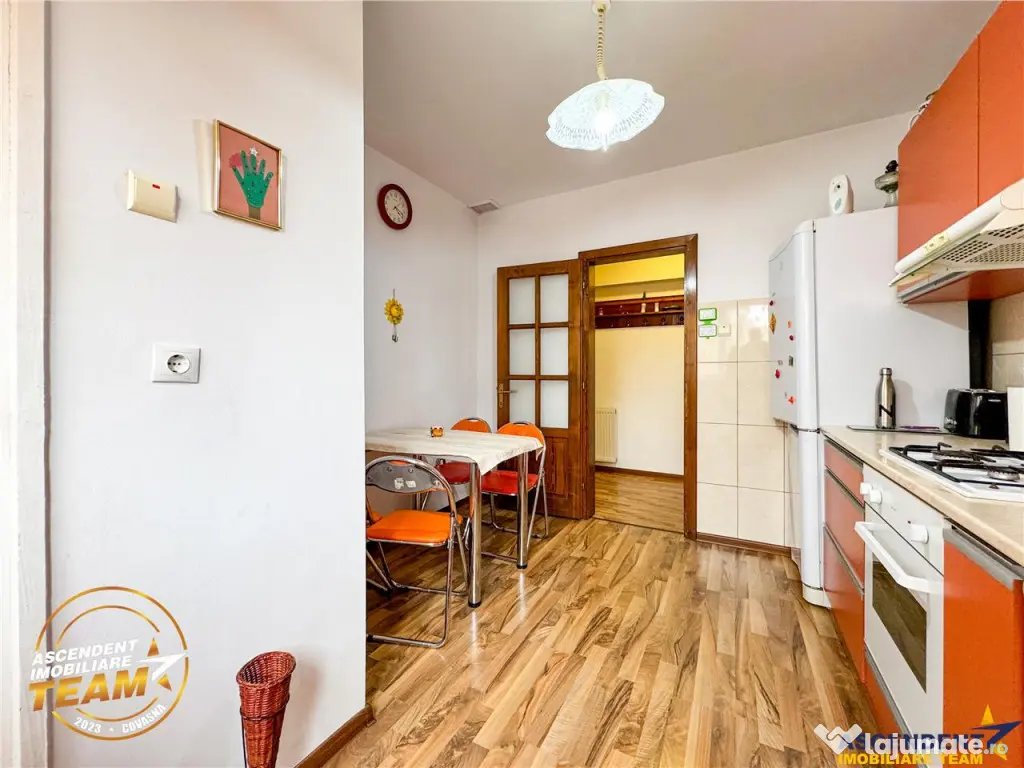 FILM!Decomandat,2bai,2balcoane,etaj1, parcare in curte,mobil