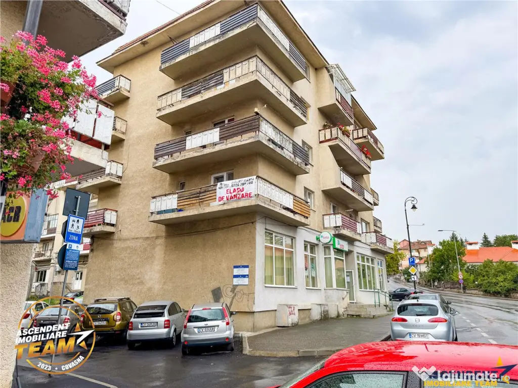 FILM!Decomandat,2bai,2balcoane,etaj1, parcare in curte,mobil