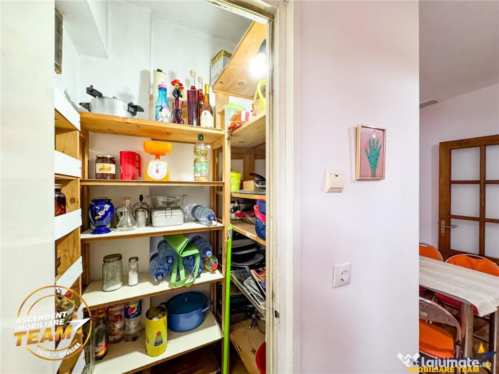 FILM!Decomandat,2bai,2balcoane,etaj1, parcare in curte,mobil