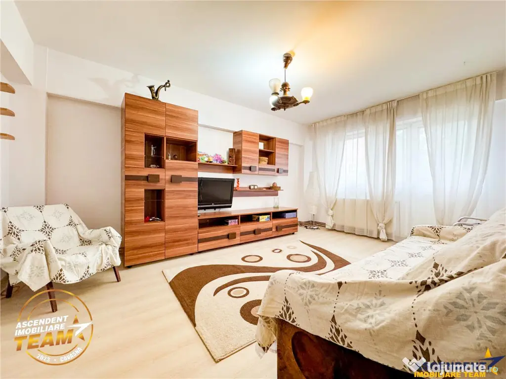 FILM!Decomandat,2bai,2balcoane,etaj1, parcare in curte,mobil