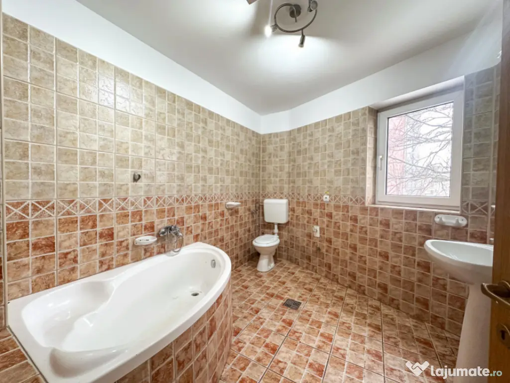 La doi pasi de Universitate - nu doar un birou ci un statut 