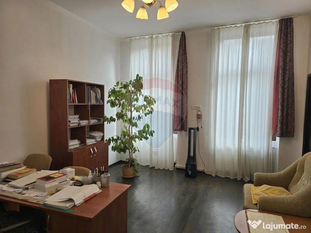 Spațiu birouri de închiriat în zona Central, parcare i... 