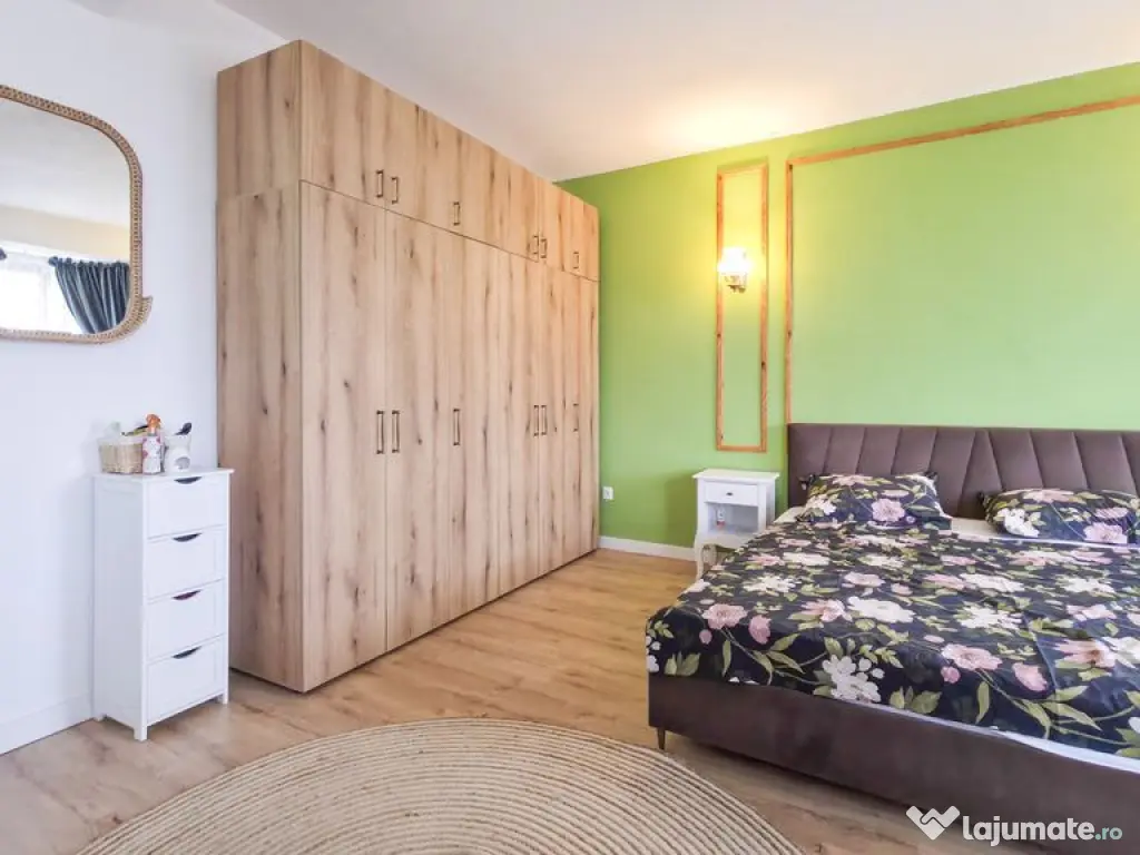 Casă 11 camere cu livadă pe Strada Republicii, Dragomir... 