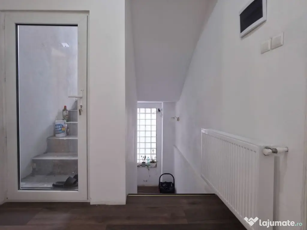 Casă 11 camere cu livadă pe Strada Republicii, Dragomir... 