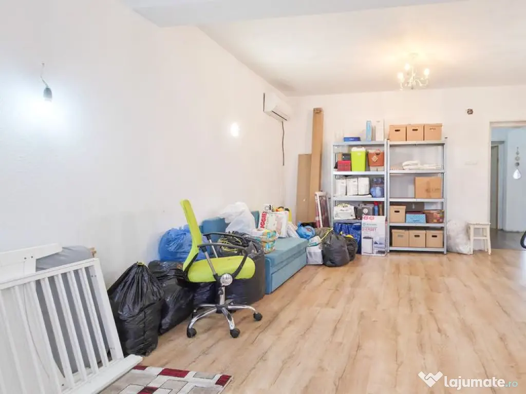 Casă 11 camere cu livadă pe Strada Republicii, Dragomir... 