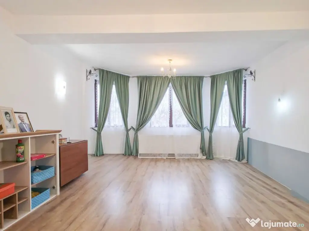 Casă 11 camere cu livadă pe Strada Republicii, Dragomir... 