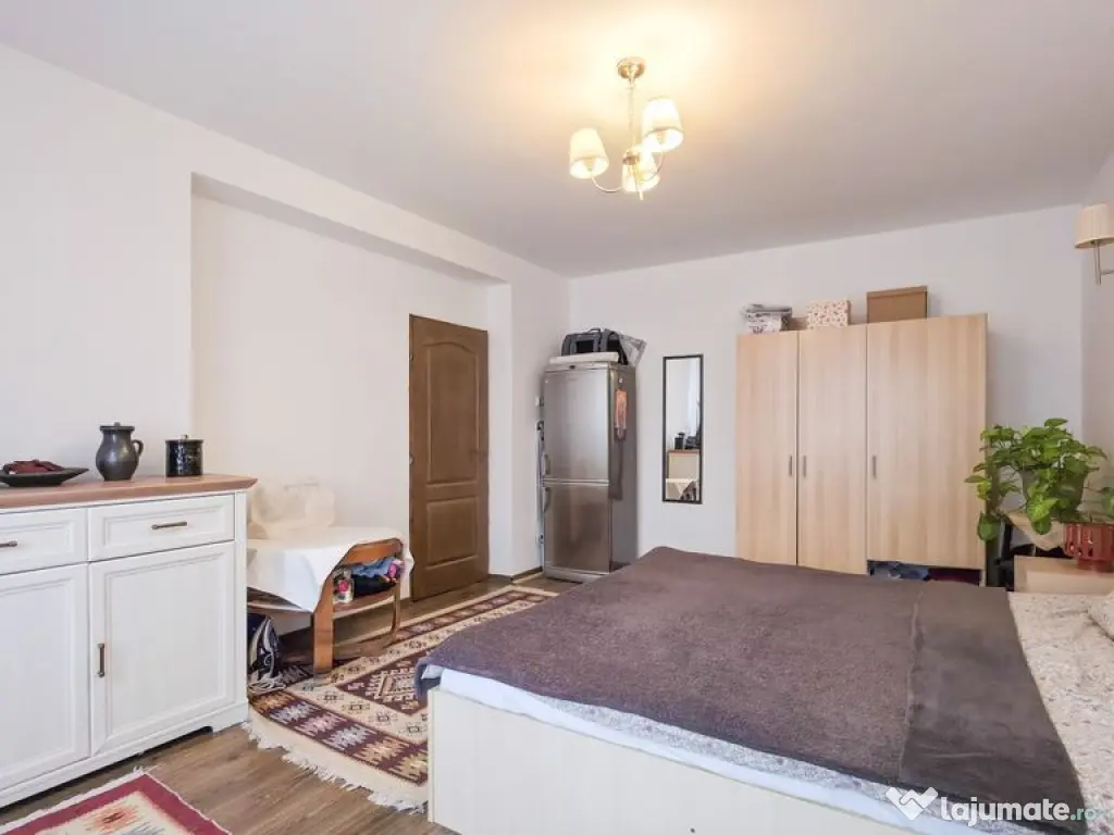 Casă 11 camere cu livadă pe Strada Republicii, Dragomir... 