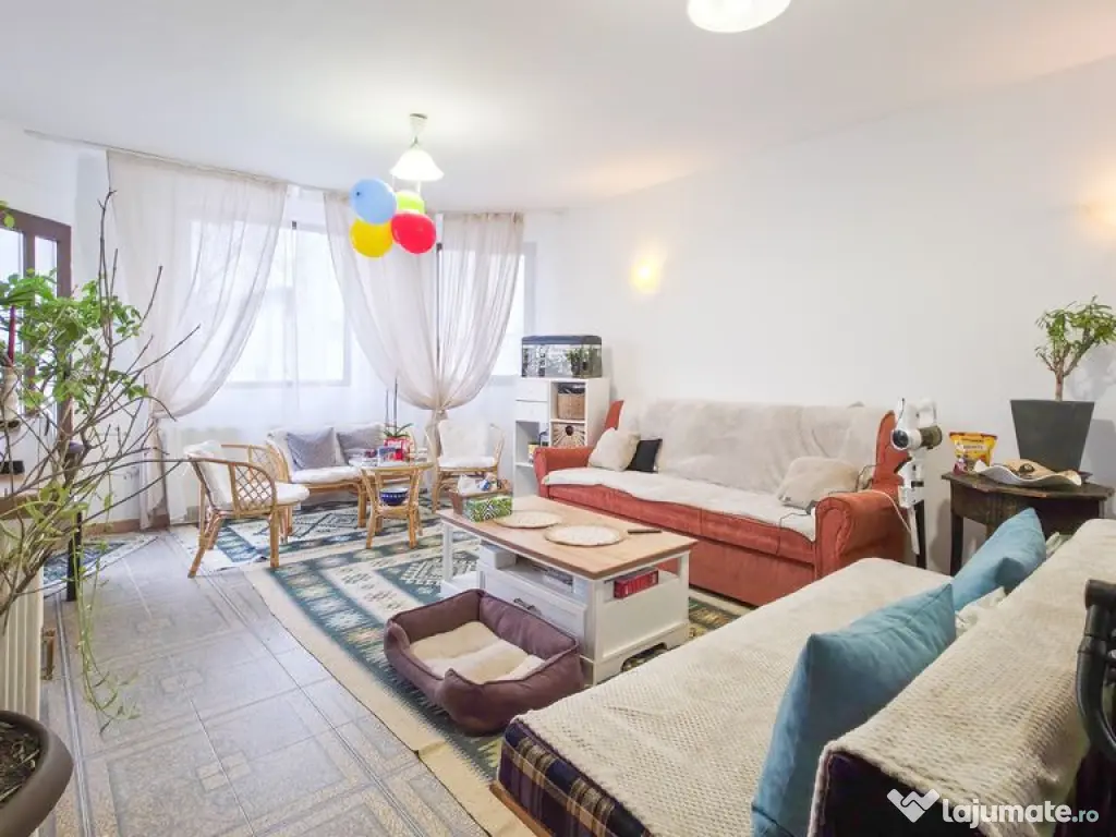 Casă 11 camere cu livadă pe Strada Republicii, Dragomir... 