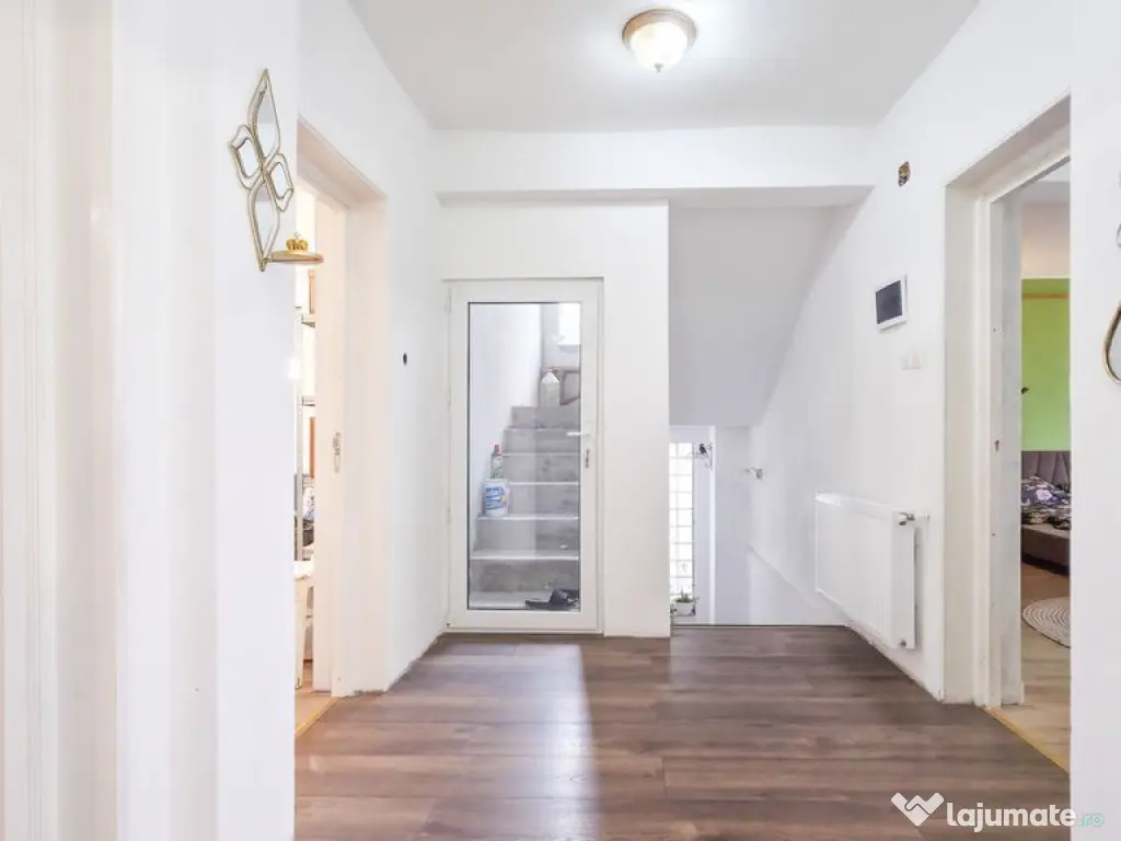 Casă 11 camere cu livadă pe Strada Republicii, Dragomir... 