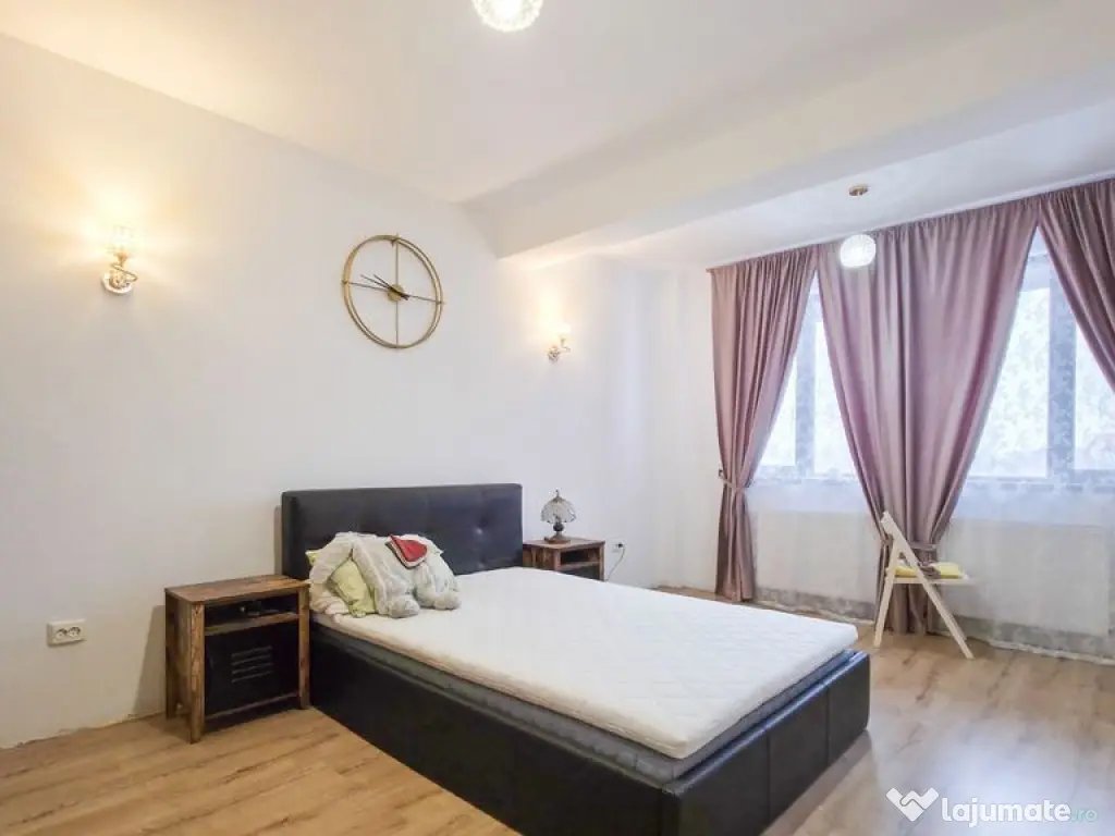 Casă 11 camere cu livadă pe Strada Republicii, Dragomir... 