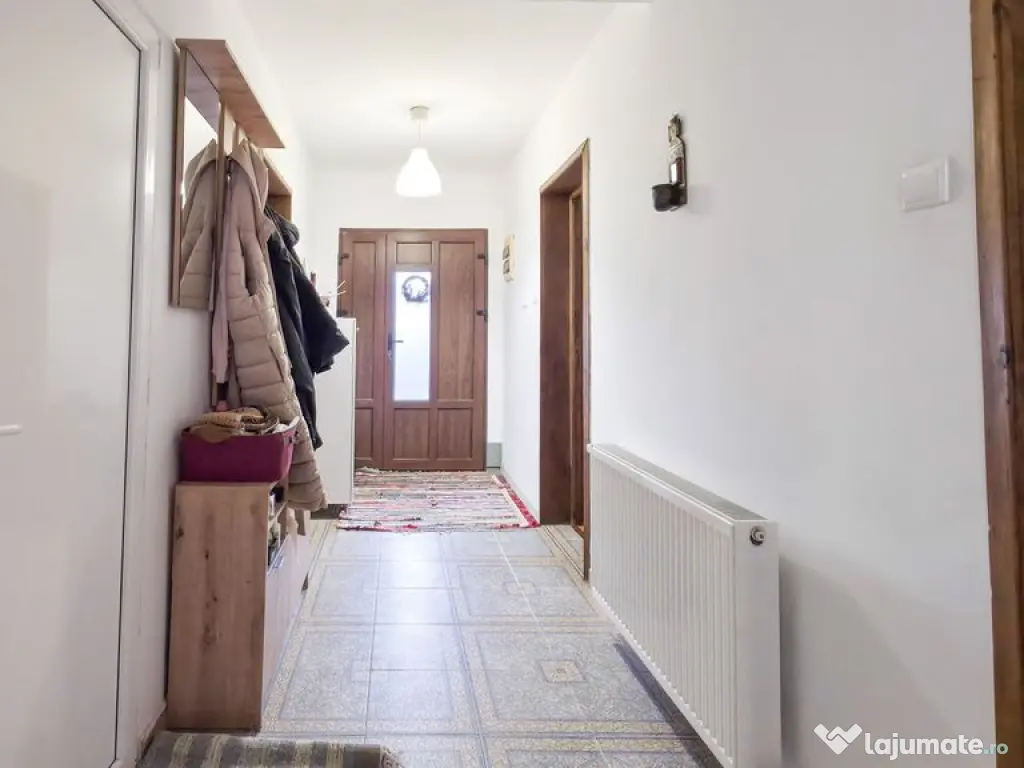 Casă 11 camere cu livadă pe Strada Republicii, Dragomir... 