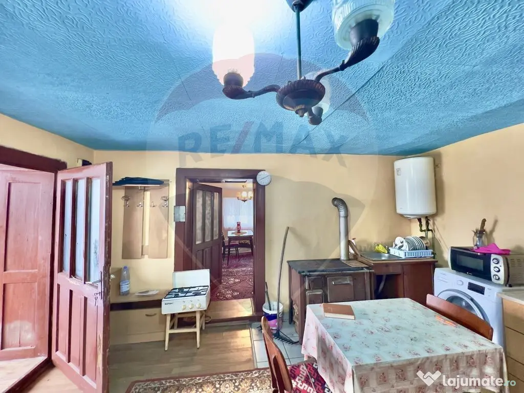 Casa cu 2 camere si teren 4887mp de vanzare in Dabaca 