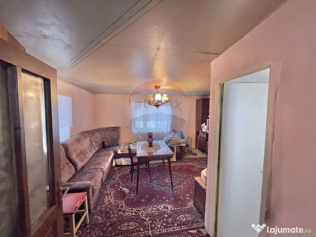 Casa cu 2 camere si teren 4887mp de vanzare in Dabaca 