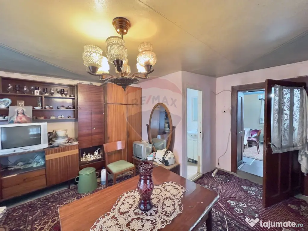 Casa cu 2 camere si teren 4887mp de vanzare in Dabaca 