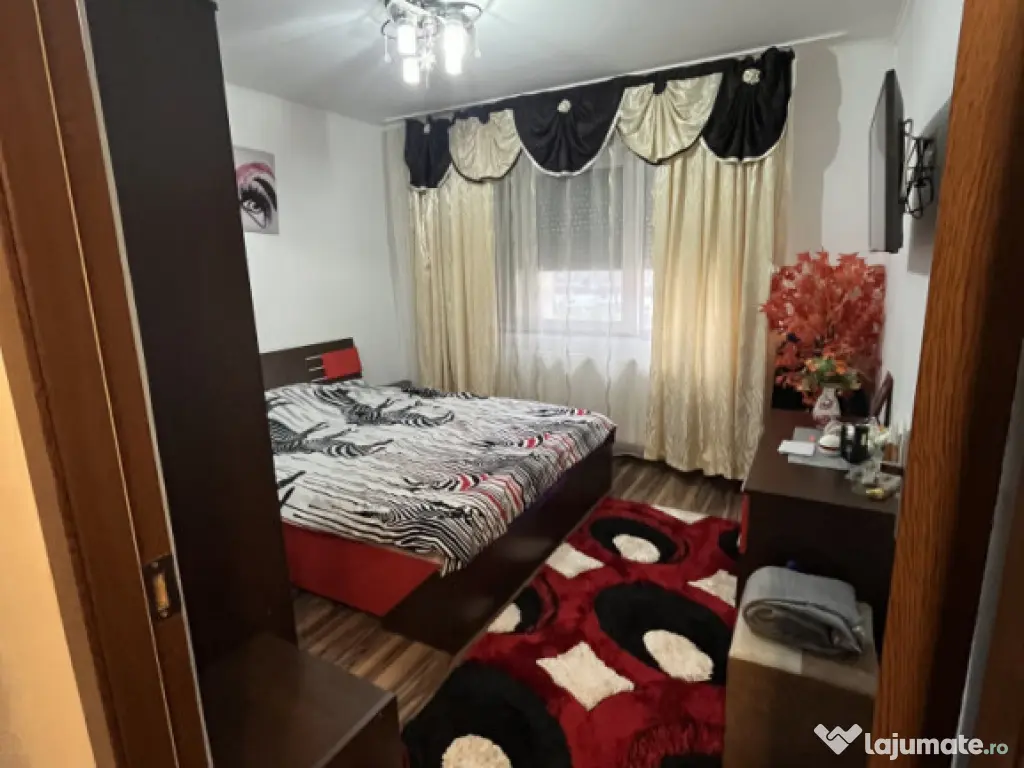 Vand Apartament 4 camere, 2 bai, 100 mp, zona Pipirig